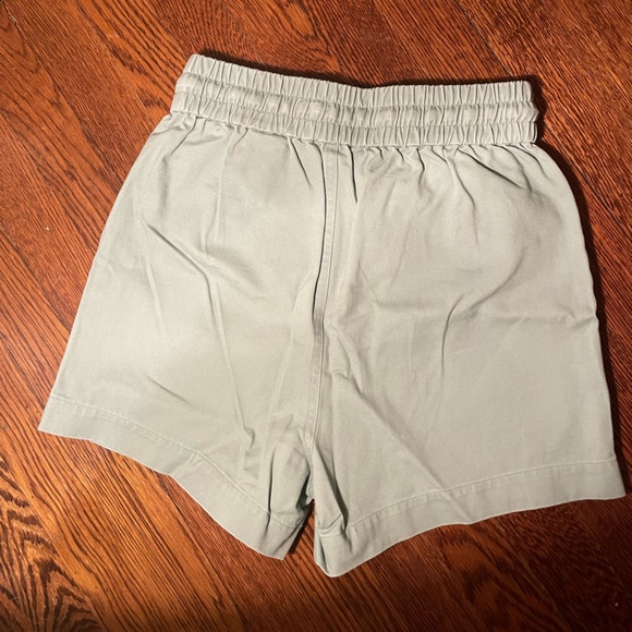 & Other Stories light green shorts in a size XS - Picture 2 of 3